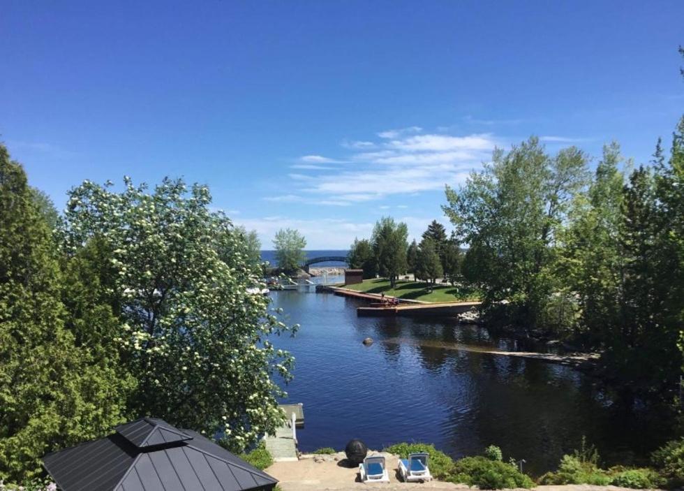 Le Cocon Du Rivage Lägenhet Roberval Exteriör bild
