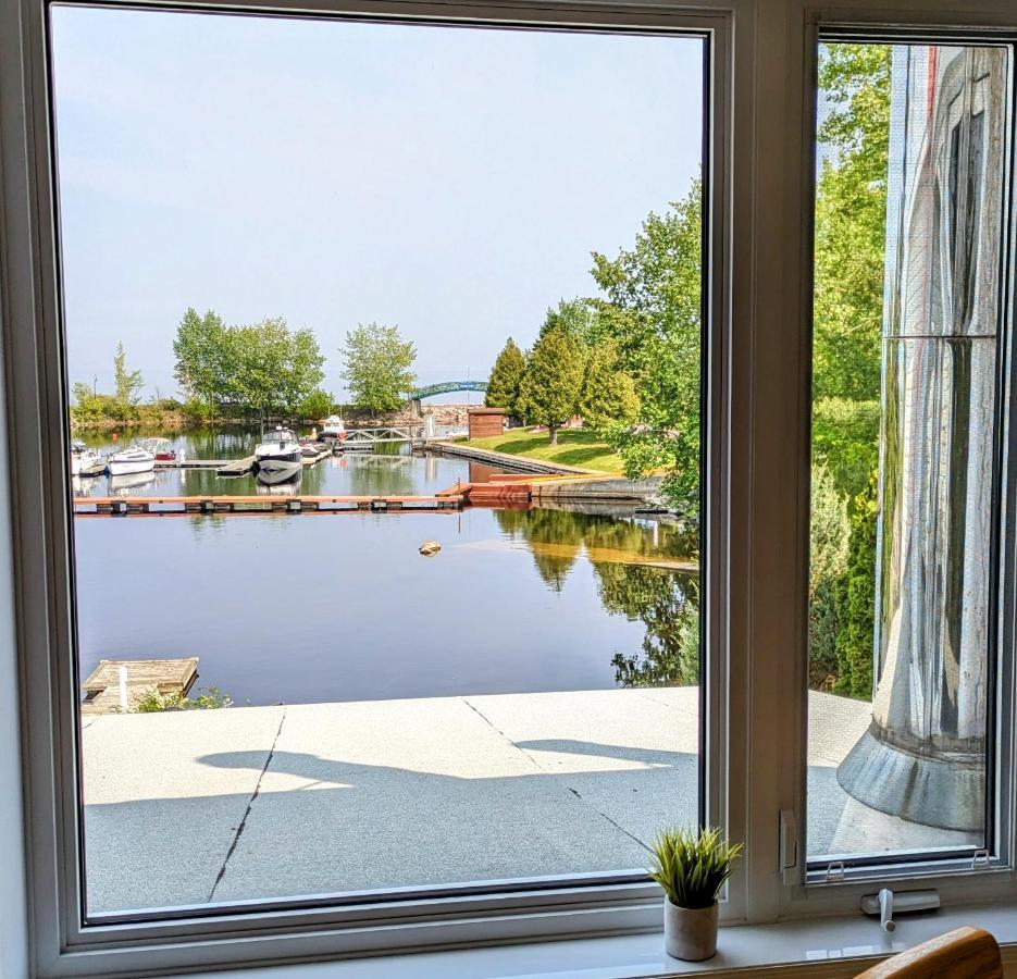 Le Cocon Du Rivage Lägenhet Roberval Exteriör bild